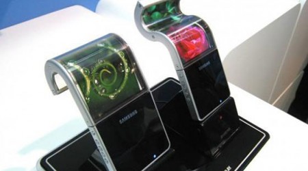 Samsung 2013 jılı smartfonga arnalgan jana displeydi kopshi ...